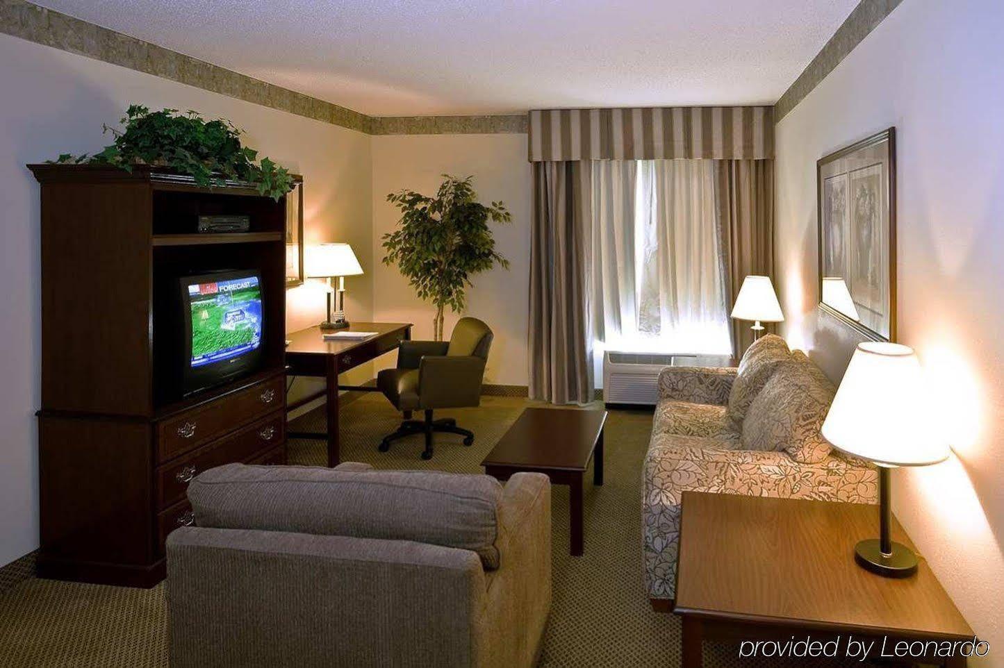 Hampton Inn & Suites Charlotte Arrowood Rd Exterior foto